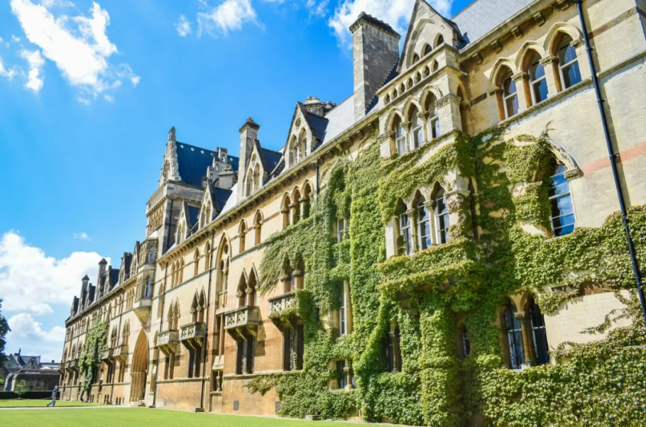 【小码王研学】2025年暑假英国百年私校微留学独立营(图30) 【小码王研学】2025年暑假英国百年私校微留学独立营(图30)