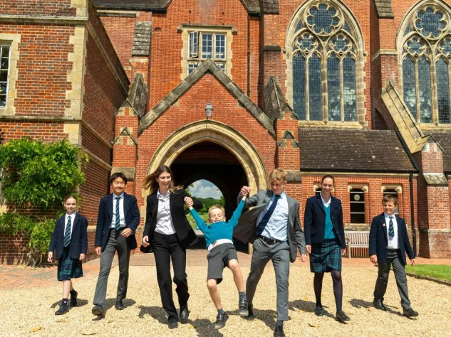 【25暑假|英国百年私校微留学独立营】探访百年私校,畅游牛津剑桥!(图17) image.png