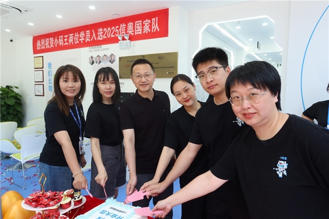 宁波小码王第四家校区青林湾校区盛大开业,以创业者精神深耕教育沃土(图3) 宁波小码王第四家校区青林湾校区盛大开业,以创业者精神深耕教育沃土(图3)