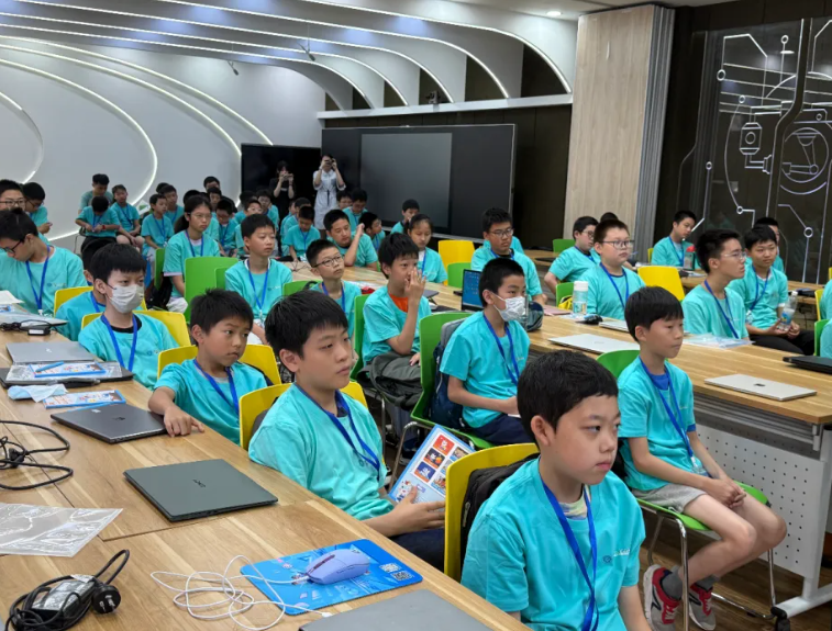 小码王助力上海静安区信息学未来人才培养计划，构建拔尖创新人才选拔与培养新范式(图6)