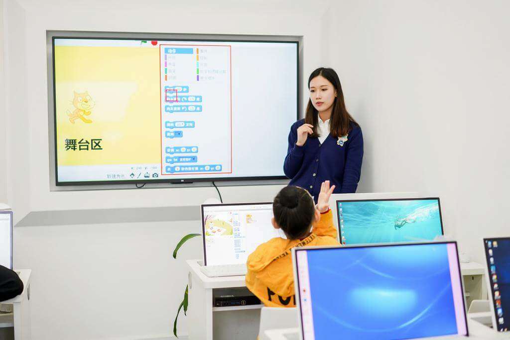 孩子适合学Scratch还是Python?别纠结,一文讲透两种语言的选课逻辑(图2) 孩子适合学Scratch还是Python?别纠结,一文讲透两种语言的选课逻辑(图2)