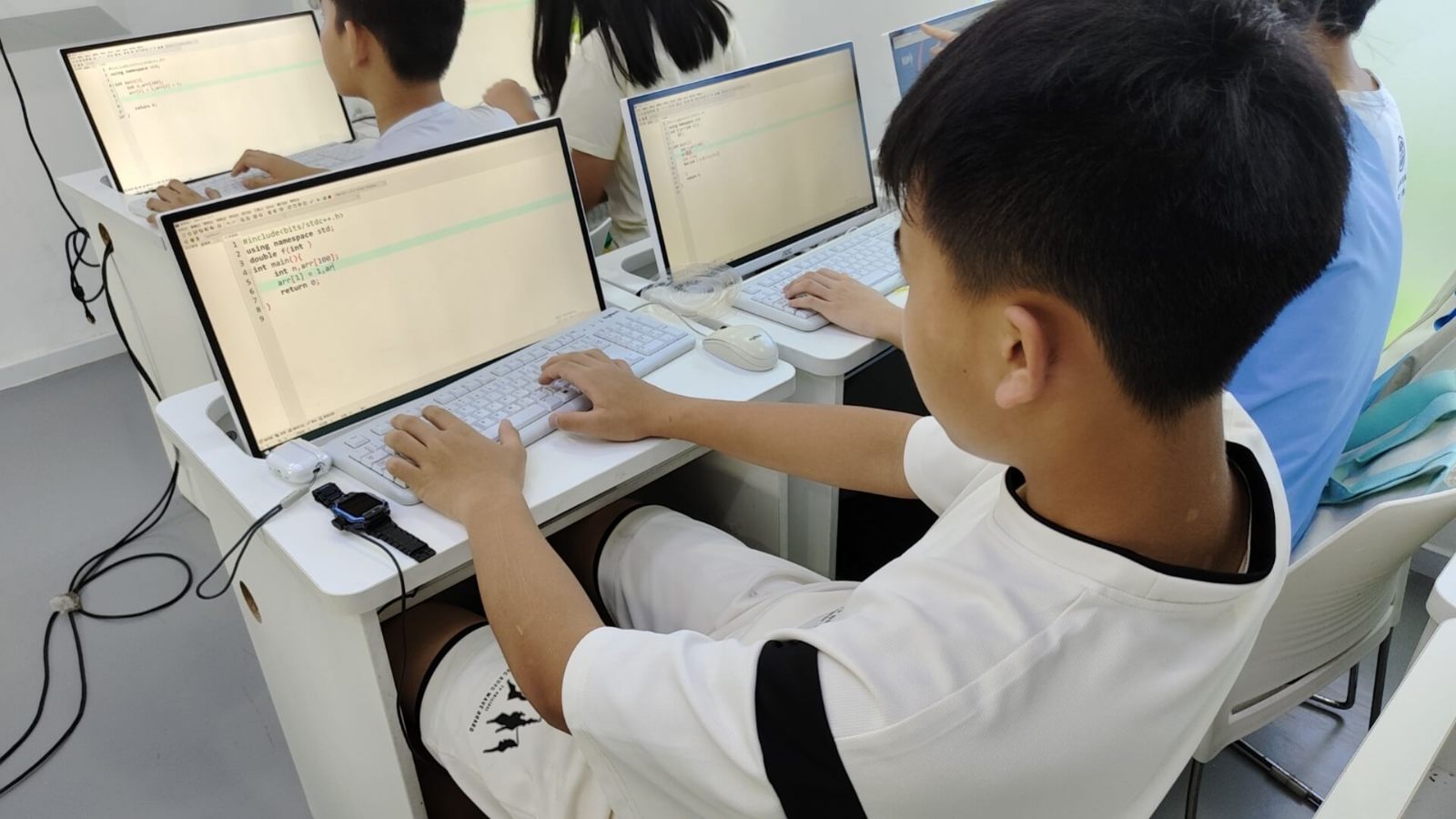 少儿编程要不要考级?家长最纠结的问题,看完这篇你就知道怎么选(图2) 少儿编程要不要考级?家长最纠结的问题,看完这篇你就知道怎么选(图2)