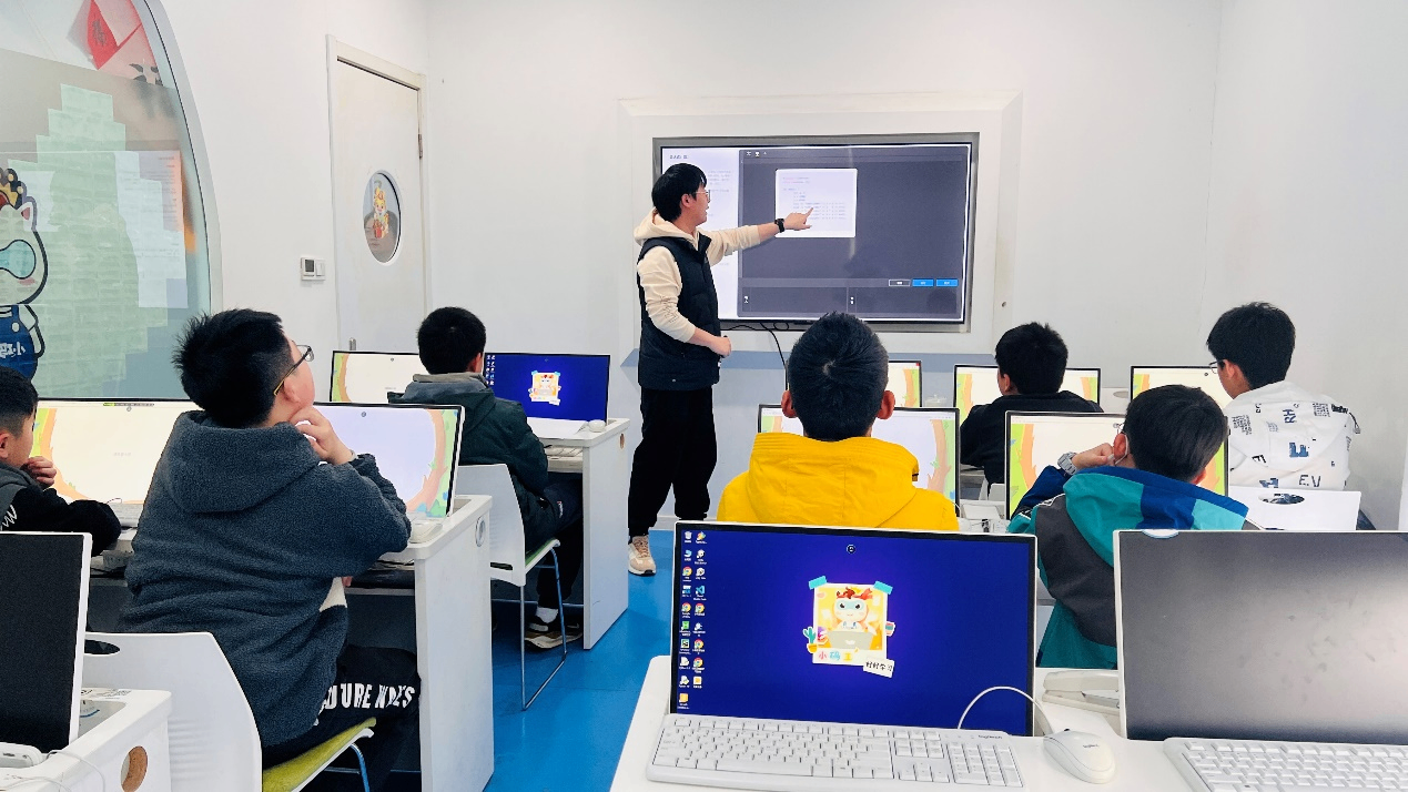 权威认证!小码王荣登2025年少儿AI编程线下直营学员数量榜首(图4) 权威认证!小码王荣登2025年少儿AI编程线下直营学员数量榜首(图4)