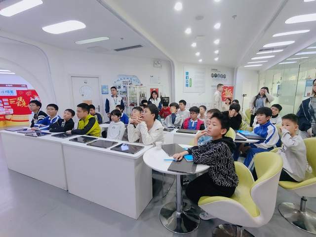 NOI金牌得主空降小码王2026信奥集训，赋能青少年科创成长(图3)