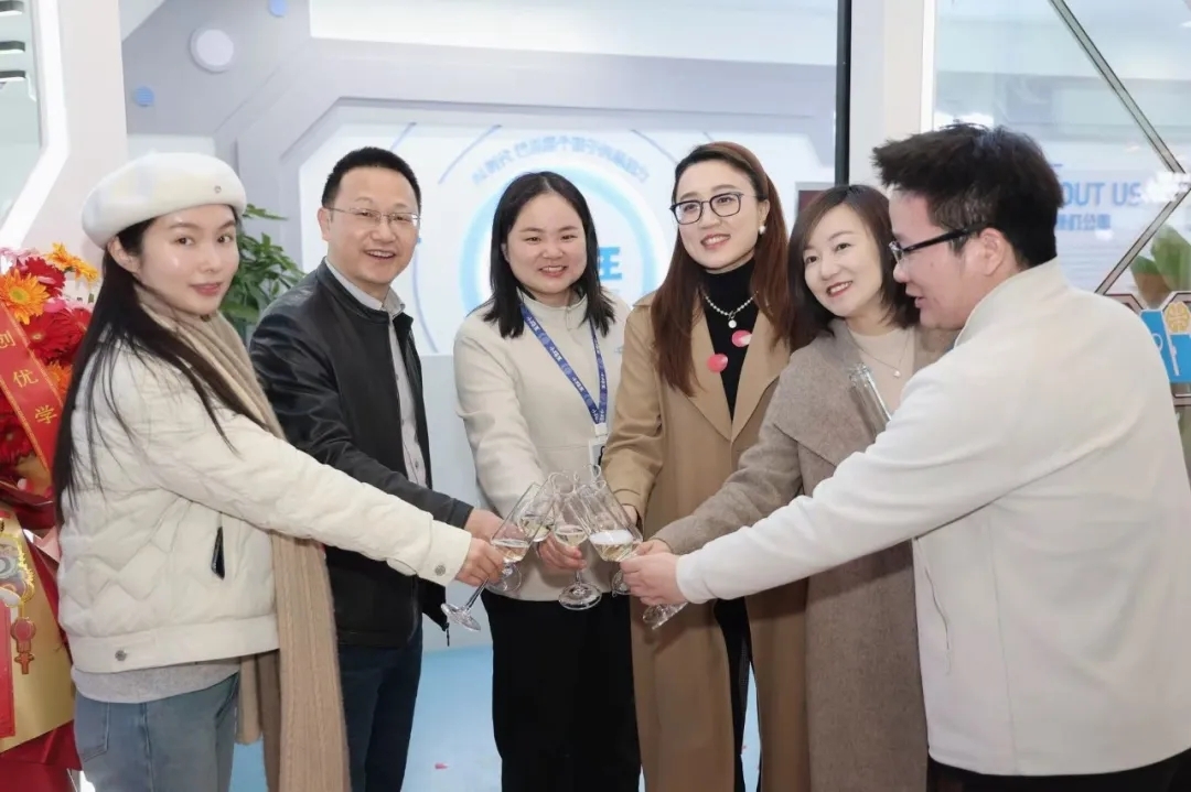 小码王清江苏宁校区盛大开业!AI 时代筑梦南京少年编程未来(图2) 9256f3aefe726c8eb02e8028b0ed91a9_640_wx_fmt=jpeg&from=appmsg&tp=webp&wxfrom=10005&wx_lazy=1#imgIndex=2.webp