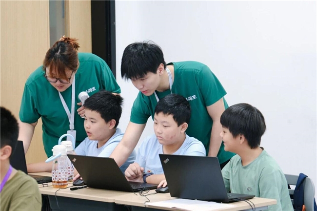 2026 信息学奥赛备考指南|小码王 C++ 信奥课程,培养路径与阶段规划(图2) 2026 信息学奥赛备考指南|小码王 C++ 信奥课程,培养路径与阶段规划(图2)