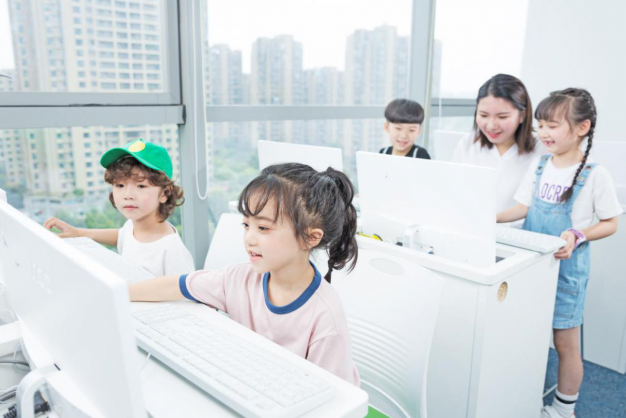 为什么小码王少儿编程这么火?孩子有必要学吗(图1) 为什么小码王少儿编程这么火?孩子有必要学吗