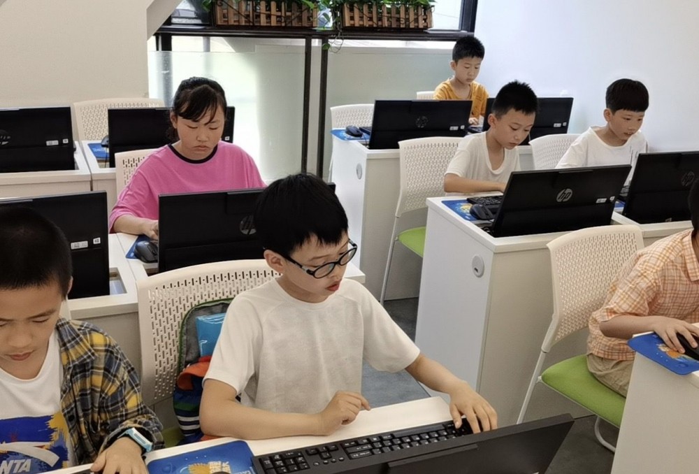 少儿编程是学什么?孩子学少儿编程有哪些好处?(图1) 少儿编程是学什么?孩子学少儿编程有哪些好处?(图1)