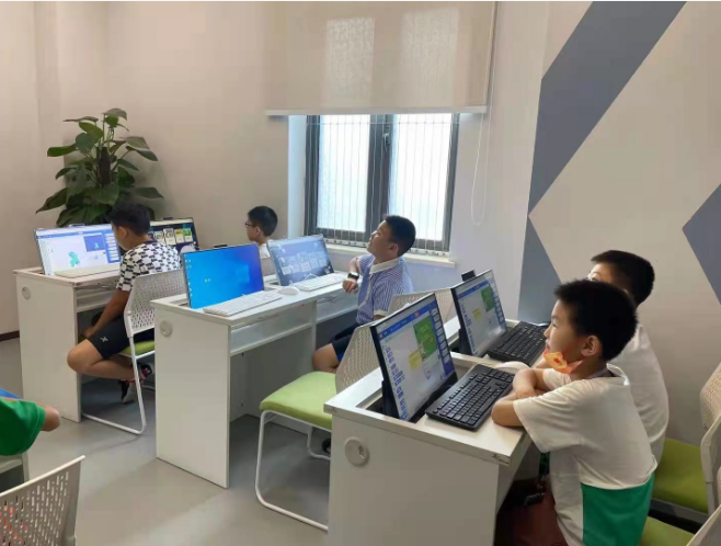 少儿编程是什么?学编程前家长必须要知道的几件事!(图3) 少儿编程是什么?学编程前家长必须要知道的几件事!(图3)