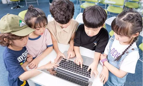 少儿编程是什么?学编程前家长必须要知道的几件事!(图2) 少儿编程是什么?学编程前家长必须要知道的几件事!(图2)