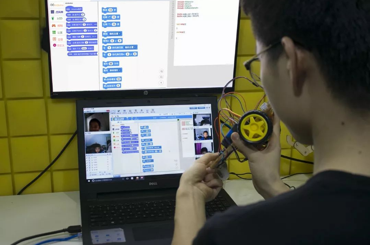 少儿编程课程有哪些?少儿编程该怎么选择好?(图2) 少儿编程课程有哪些?少儿编程该怎么选择好?(图2)