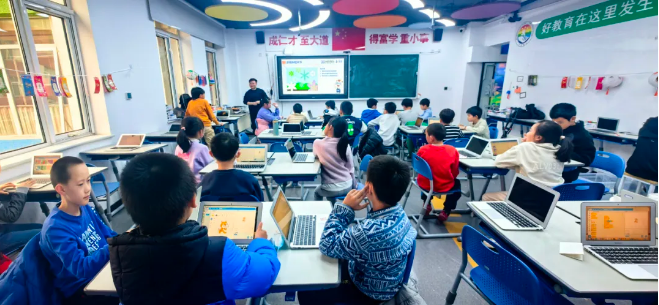 【北京】中国人民大学附属小学携手小码王推出少儿编程社团课(图1) 【北京】中国人民大学附属小学携手小码王推出少儿编程社团课(图1)