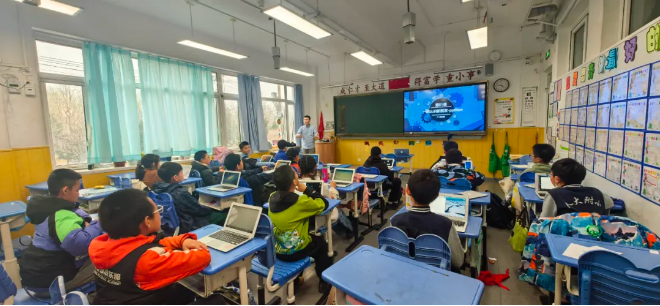 【北京】中国人民大学附属小学携手小码王推出少儿编程社团课(图2) 【北京】中国人民大学附属小学携手小码王推出少儿编程社团课(图2)