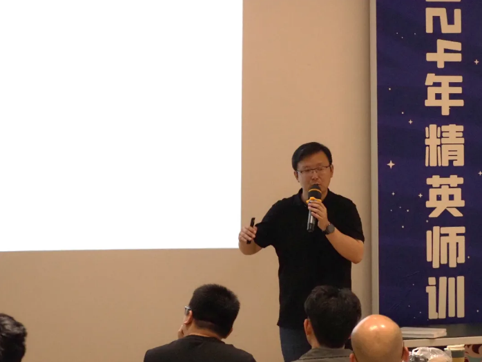 双轮驱动全方位锻造教学精英,小码王2024年度精英师训顺利收官(图4) 双轮驱动全方位锻造教学精英,小码王2024年度精英师训顺利收官(图4)