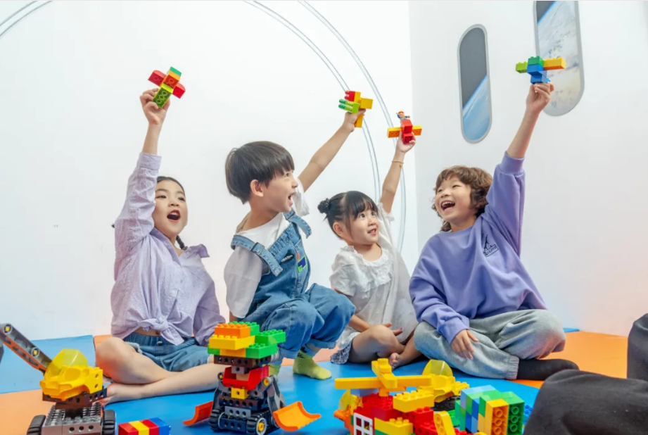 小码王4-6岁儿童专属乐高机器人课火热上线!(图5) 小码王4-6岁儿童专属乐高机器人课火热上线!(图5)