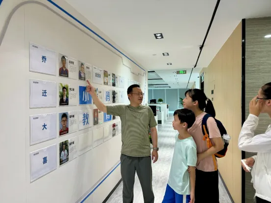 唯有爱与信任不可辜负,记一位小码王学员的总部参观之旅(图1) 唯有爱与信任不可辜负,记一位小码王学员的总部参观之旅(图1)