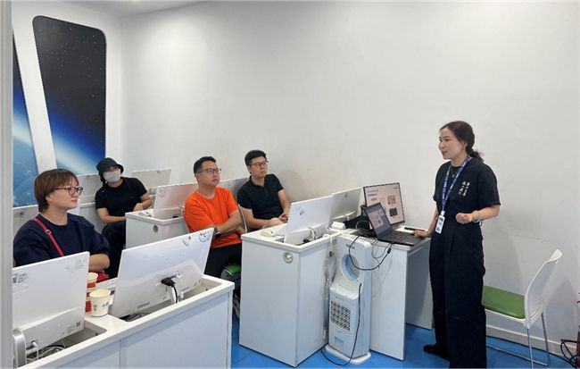 杭州市江山商会走访小码王总部及未来科技城校区,共话未来教育新篇章(图6) 杭州市江山商会走访小码王总部及未来科技城校区,共话未来教育新篇章(图6)