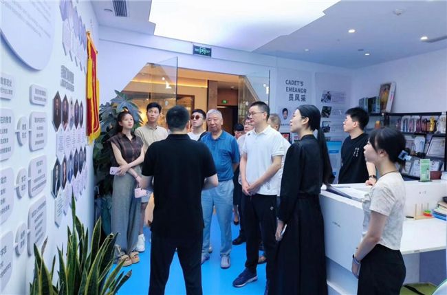 杭州市江山商会走访小码王总部及未来科技城校区,共话未来教育新篇章(图2) 杭州市江山商会走访小码王总部及未来科技城校区,共话未来教育新篇章(图2)