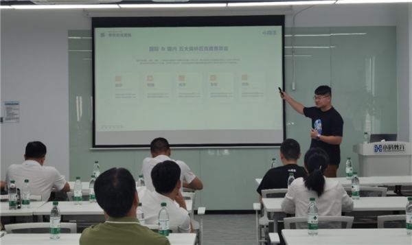 杭商学堂2023级跨班交流活动走进小码王:共话成长与创新,探索未来教育之路(图4) 杭商学堂2023级跨班交流活动走进小码王:共话成长与创新,探索未来教育之路(图4)